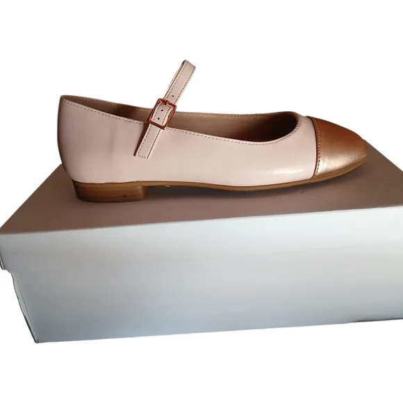 TAHARI Cream and Gold Women's Mary Jane Flats - Picture 1 of 6